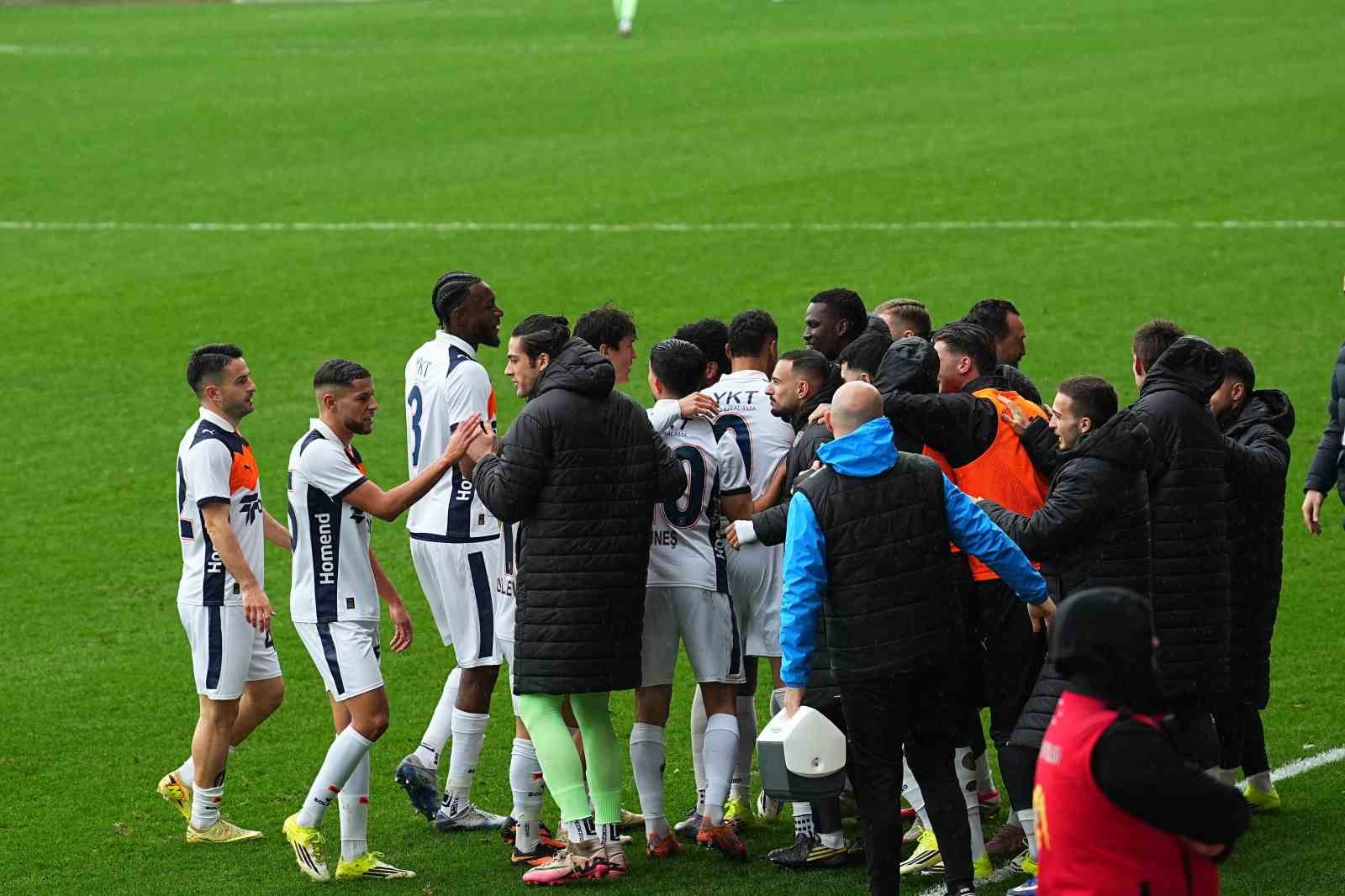 trendyol super lig eyupspor 0 basaksehir 1 mac devam ediyor 23 Iws1LTwc