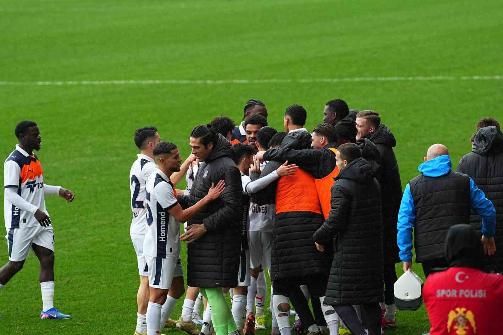 trendyol super lig eyupspor 0 basaksehir 1 mac devam ediyor 24 TcO2mceO