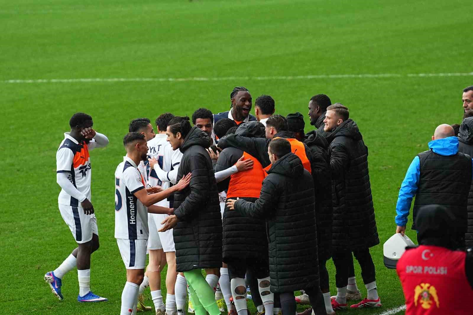 trendyol super lig eyupspor 0 basaksehir 1 mac devam ediyor 25 7zJ6qdQC