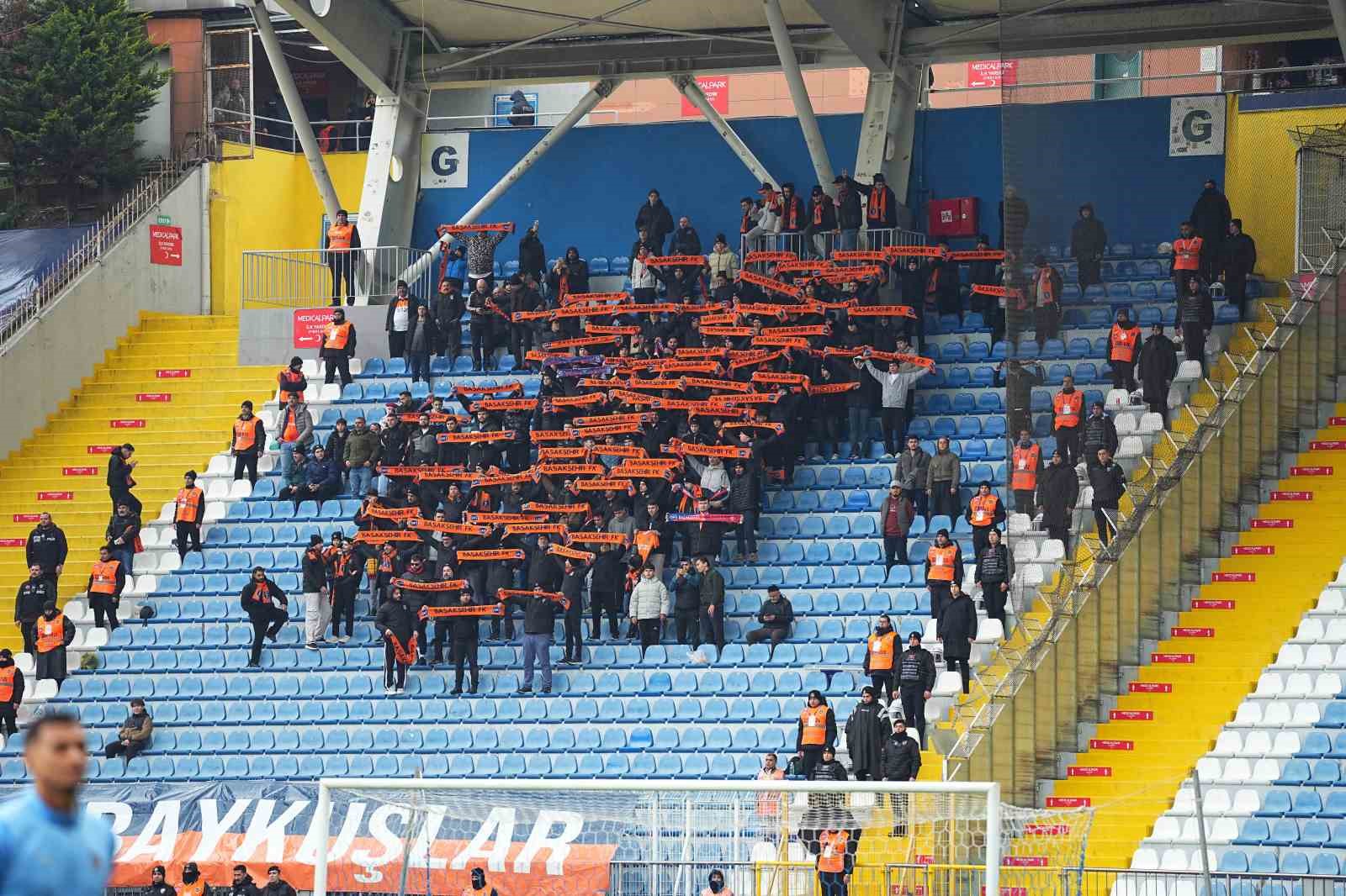 trendyol super lig eyupspor 0 basaksehir 1 mac devam ediyor 4 krrXr3pd