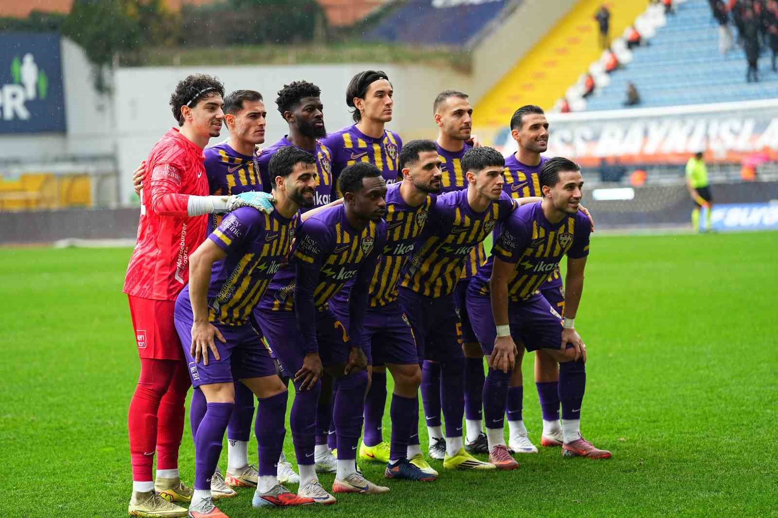 trendyol super lig eyupspor 0 basaksehir 1 mac devam ediyor 7 U1l8ua7V