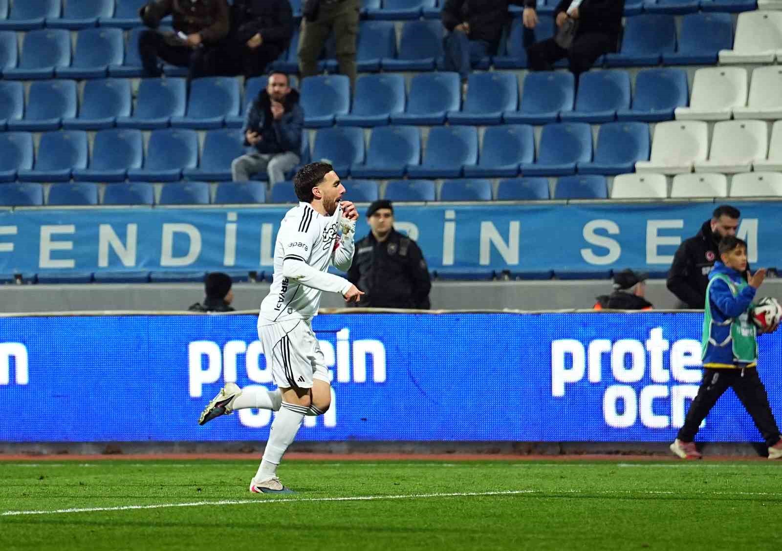 trendyol super lig eyupspor 0 besiktas 1 mac devam ediyor 14 NDy6IwLw