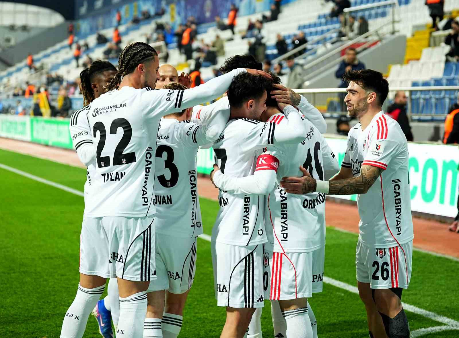 trendyol super lig eyupspor 0 besiktas 1 mac devam ediyor 19 D8NeuvwS