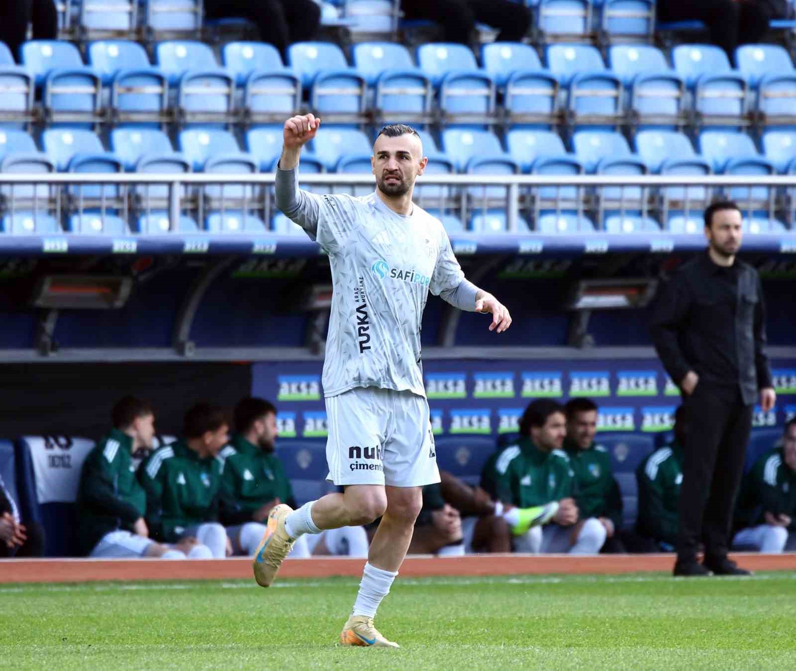 trendyol super lig eyupspor 0 kocaelispor 1 mac devam ediyor 12 D4KghY8D