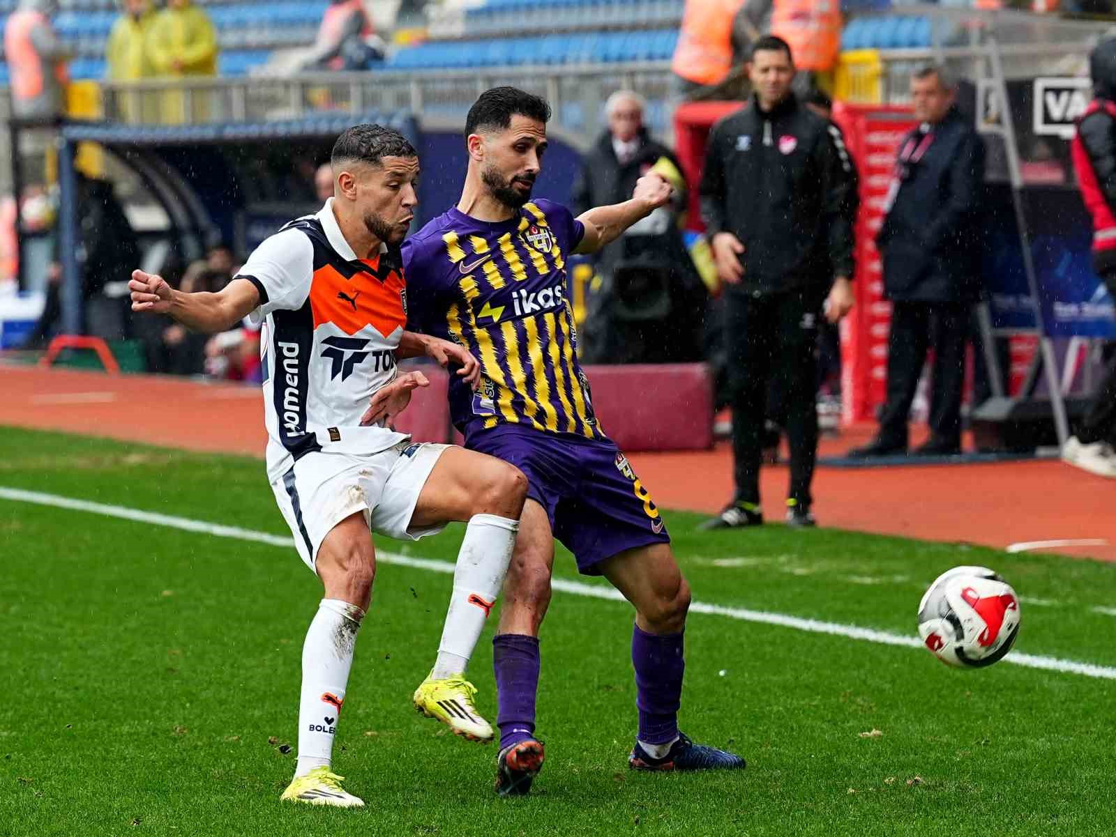trendyol super lig eyupspor 0 rams basaksehir 1 ilk yari 11 3h3ERX7L