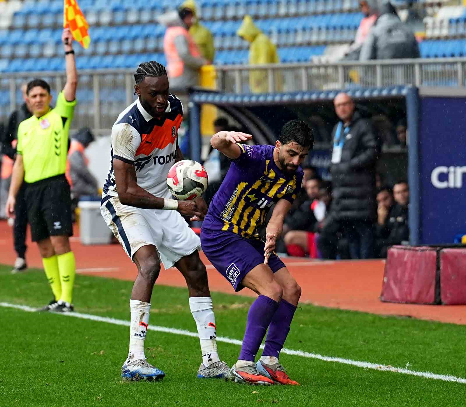 trendyol super lig eyupspor 0 rams basaksehir 1 ilk yari 15
