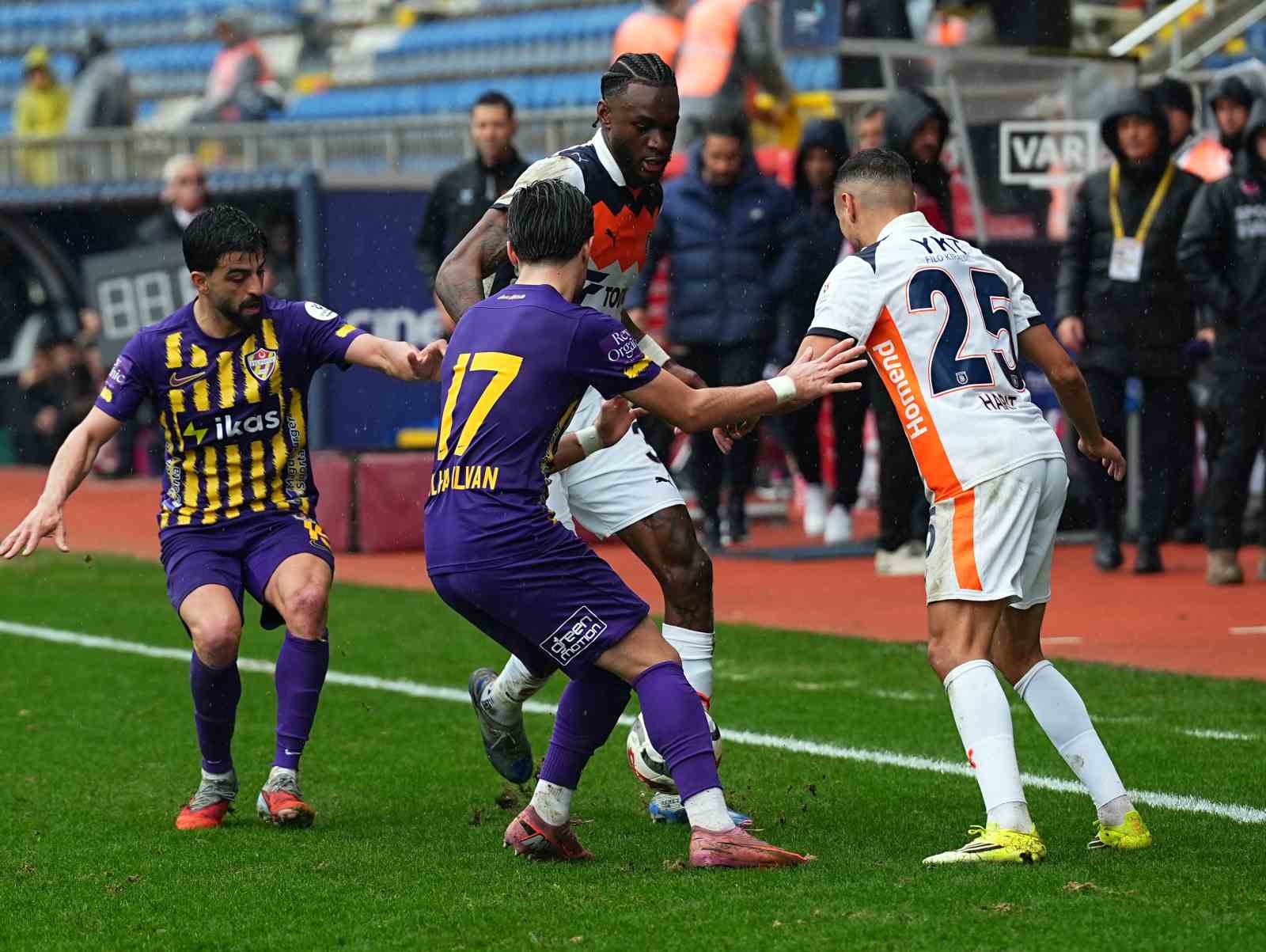 trendyol super lig eyupspor 0 rams basaksehir 1 ilk yari 17 QNeuJKJB