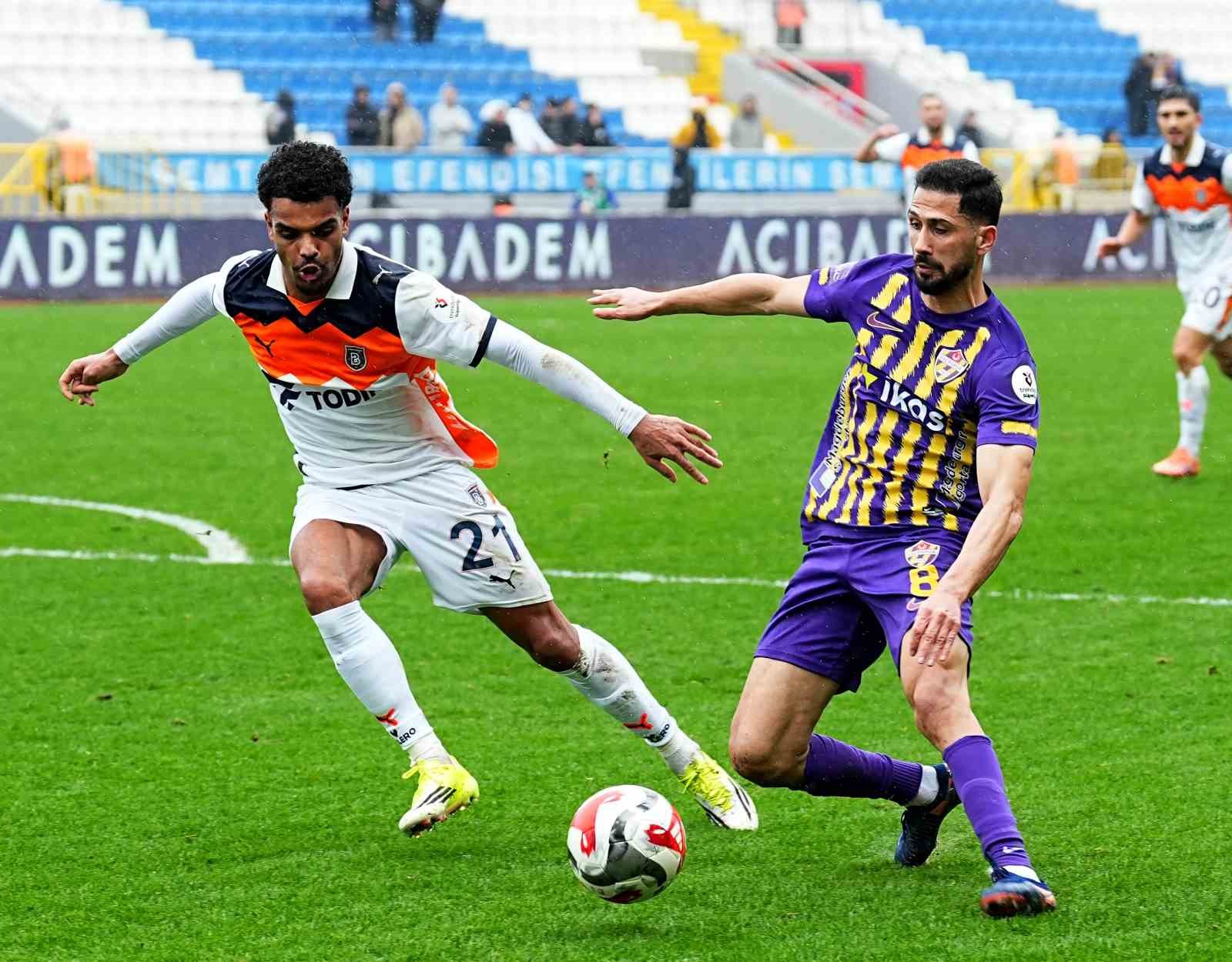 trendyol super lig eyupspor 0 rams basaksehir 1 ilk yari 3 Xv3WOPTb