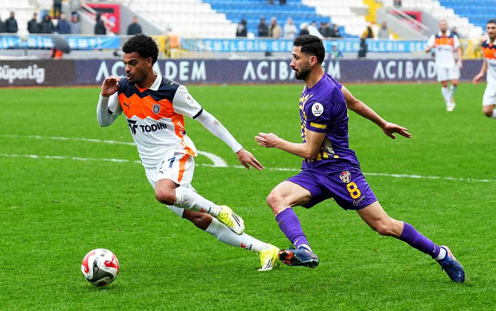 trendyol super lig eyupspor 0 rams basaksehir 1 ilk yari 4 TKQj6vlr