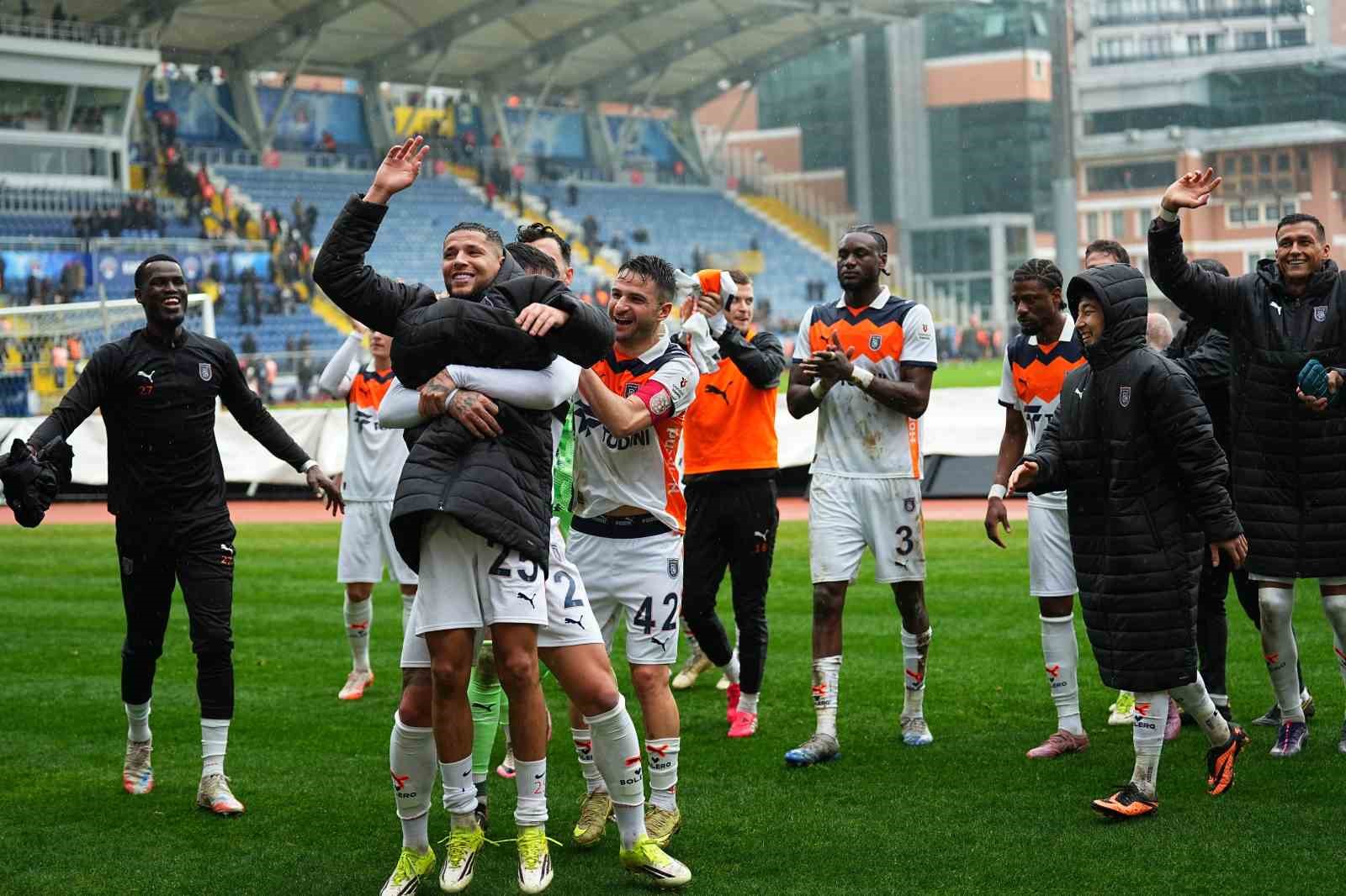 trendyol super lig eyupspor 1 rams basaksehir 2 mac sonucu 11 aQDq5bHr
