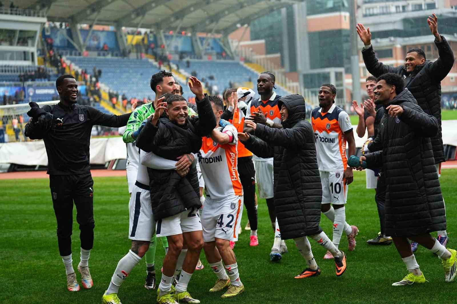 trendyol super lig eyupspor 1 rams basaksehir 2 mac sonucu 12 jVTbR1Zz