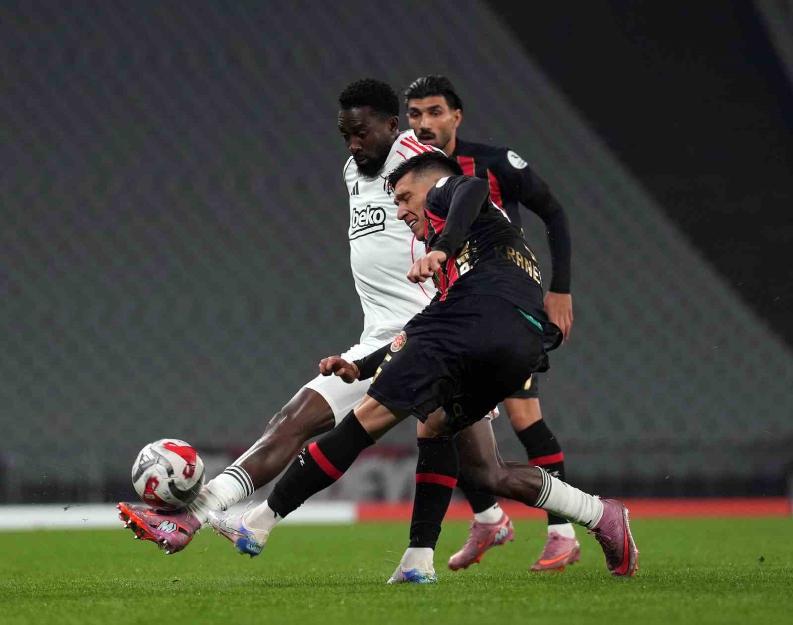 trendyol super lig fatih karagumruk 0 besiktas 0 mac devam ediyor 11 4lYvJEYK