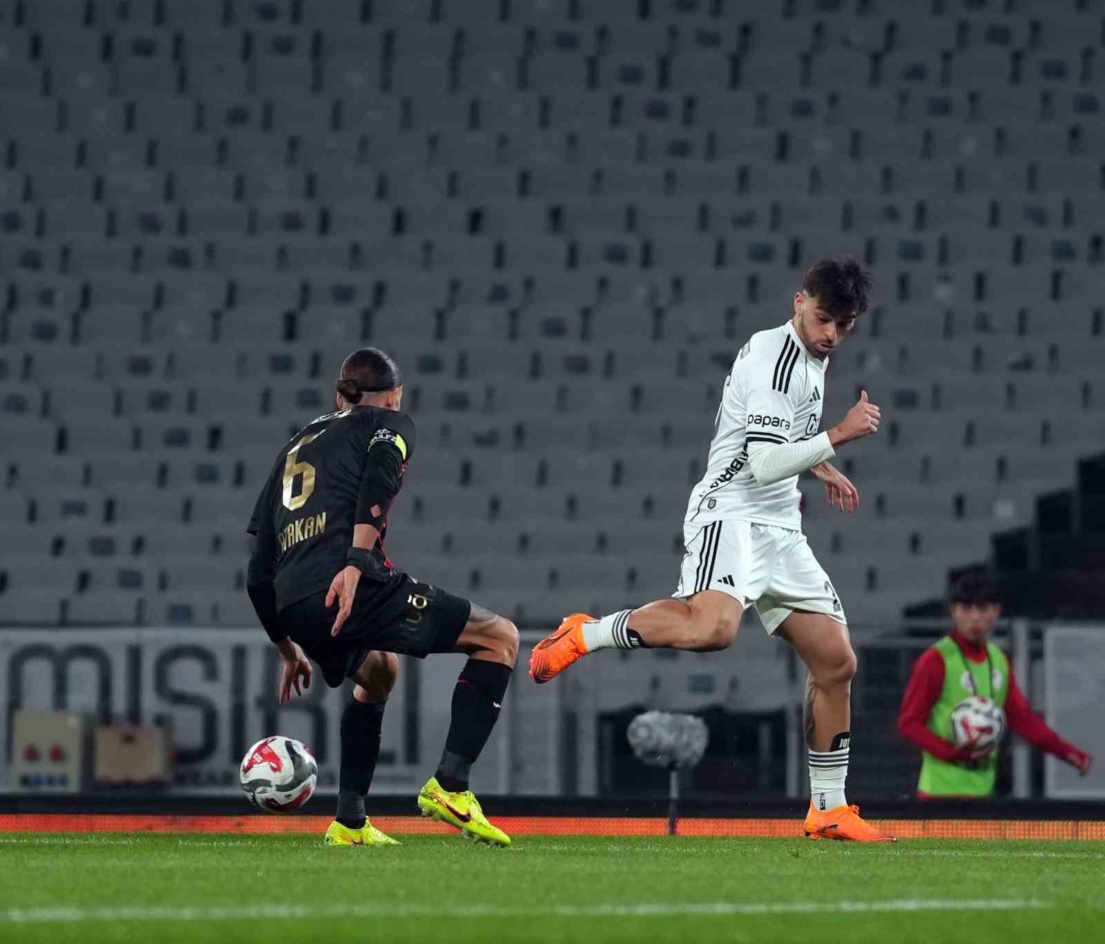 trendyol super lig fatih karagumruk 0 besiktas 0 mac devam ediyor 14 EUcJCL15