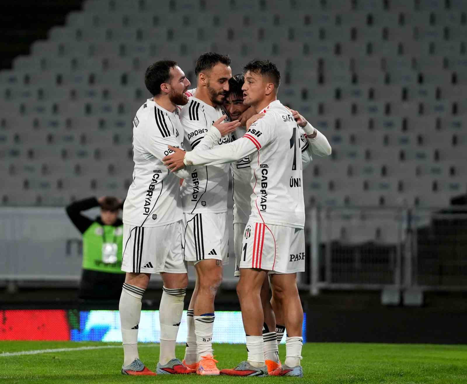 trendyol super lig fatih karagumruk 0 besiktas 1 ilk yari 11 AQwOO416