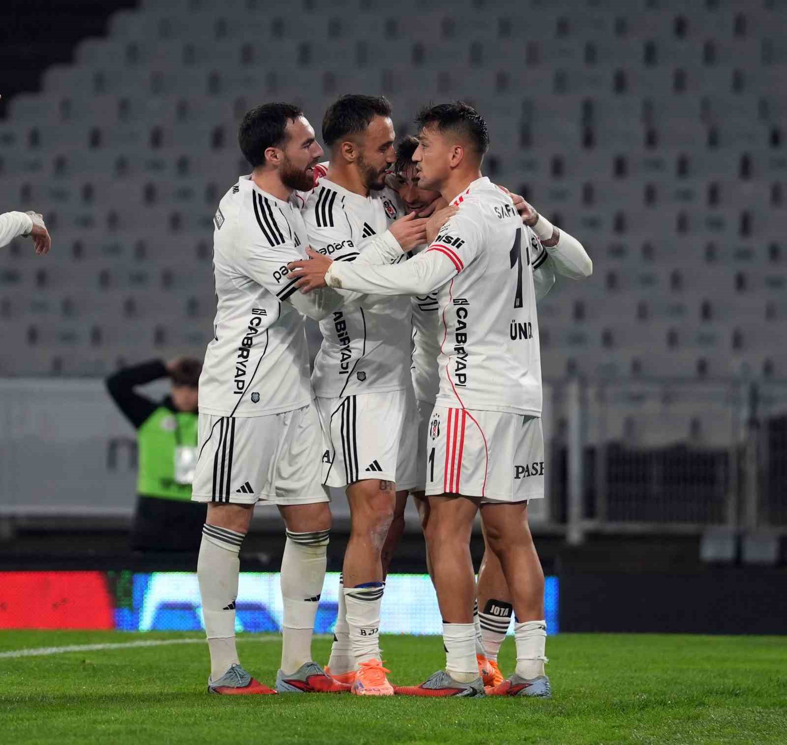 trendyol super lig fatih karagumruk 0 besiktas 1 ilk yari 12 PHMC5rG4