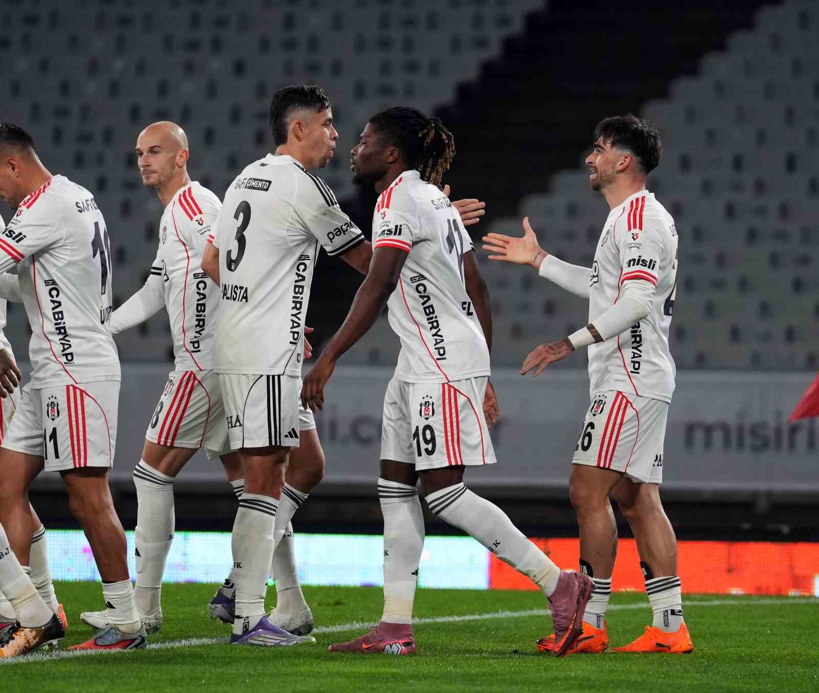 trendyol super lig fatih karagumruk 0 besiktas 1 ilk yari 14 JC1YLqA5