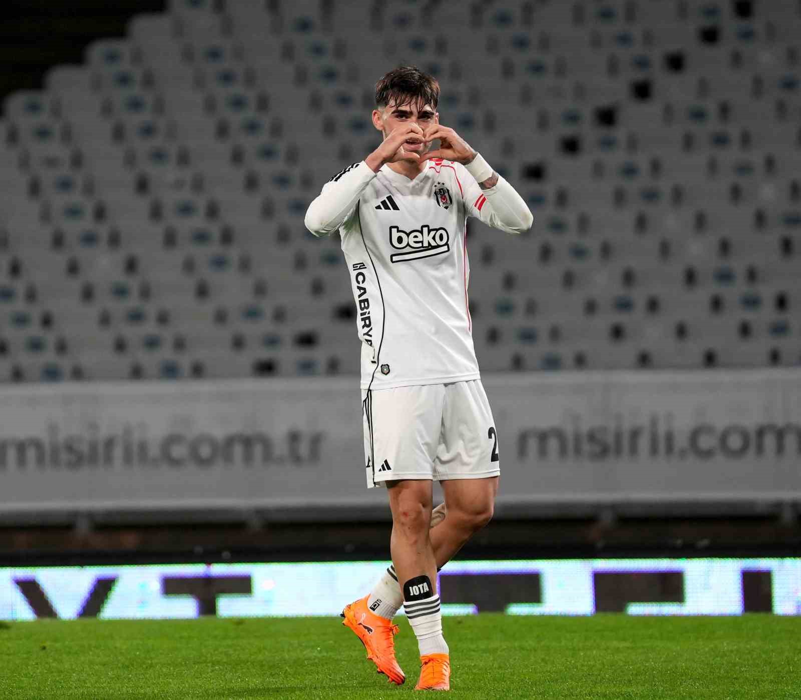 trendyol super lig fatih karagumruk 0 besiktas 1 ilk yari 18 9ED9XZLT
