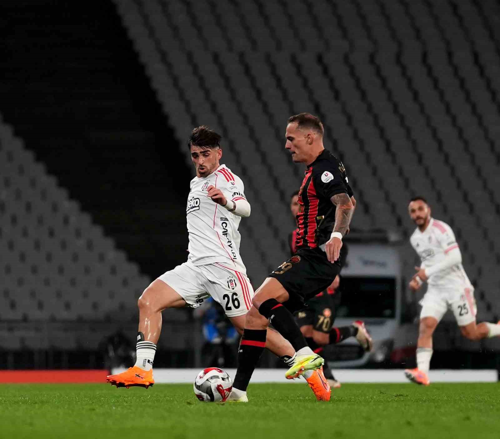 trendyol super lig fatih karagumruk 0 besiktas 1 ilk yari 8 cvedZY2U