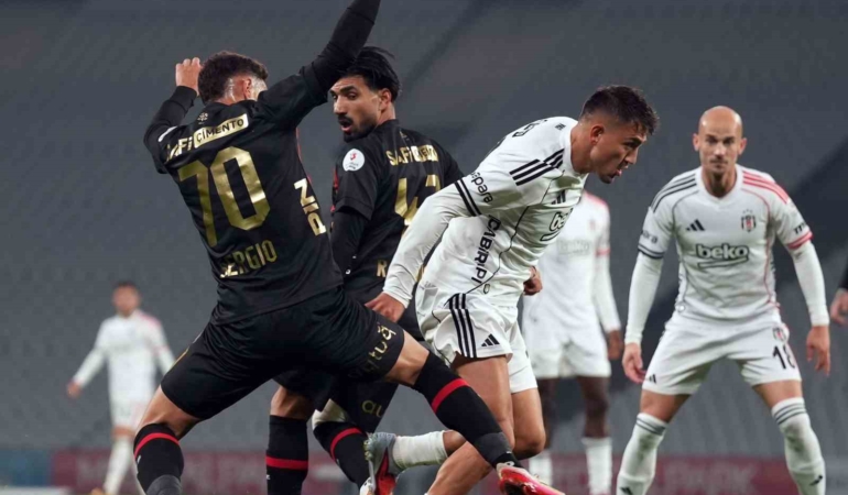 trendyol-super-lig-fatih-karagumruk-0-besiktas-1-ilk-yari-ZKrPM7qr.jpg