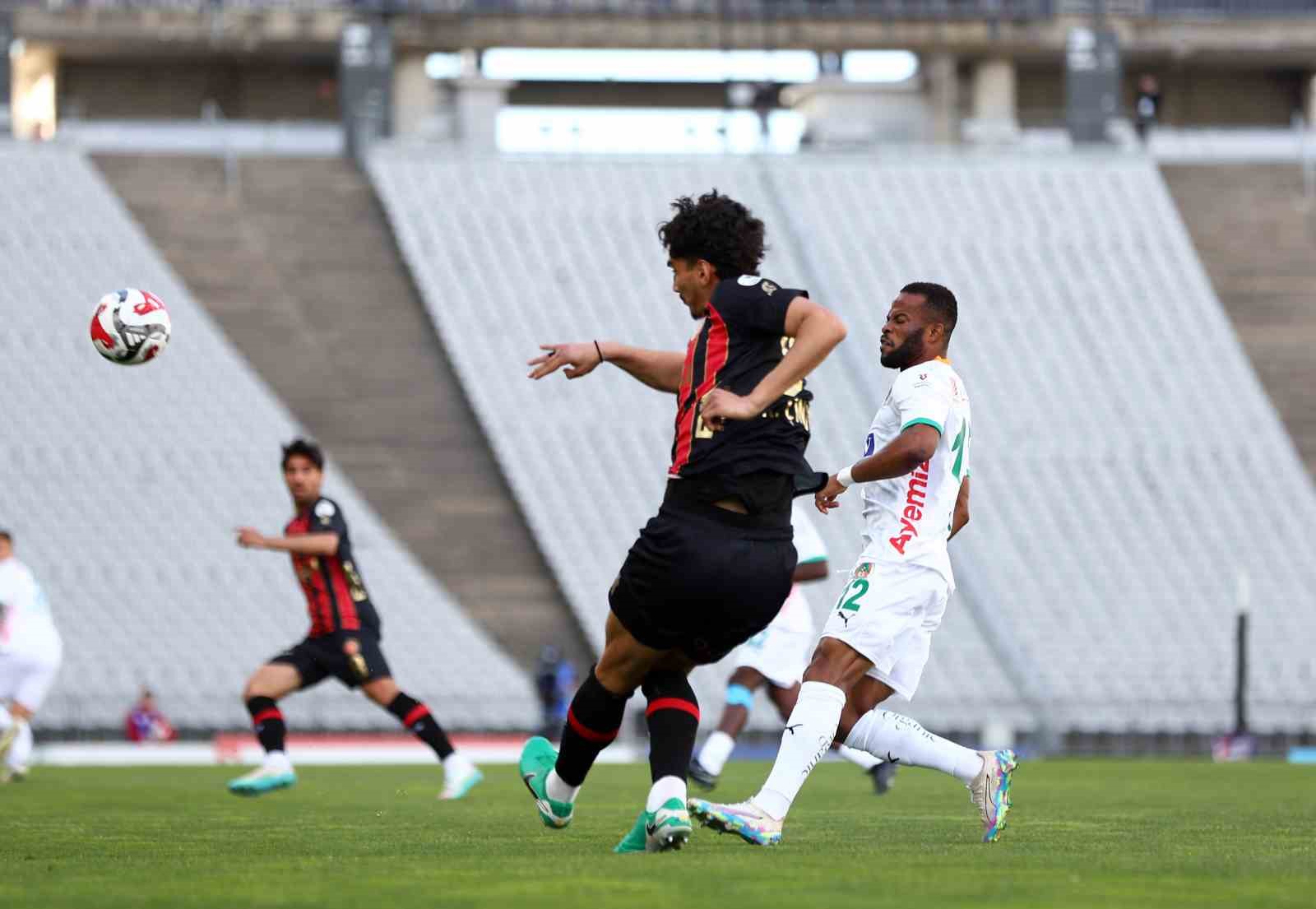 trendyol super lig fatih karagumruk 0 corendon alanyaspor 0 mac devam ediyor 4 3GDBW265