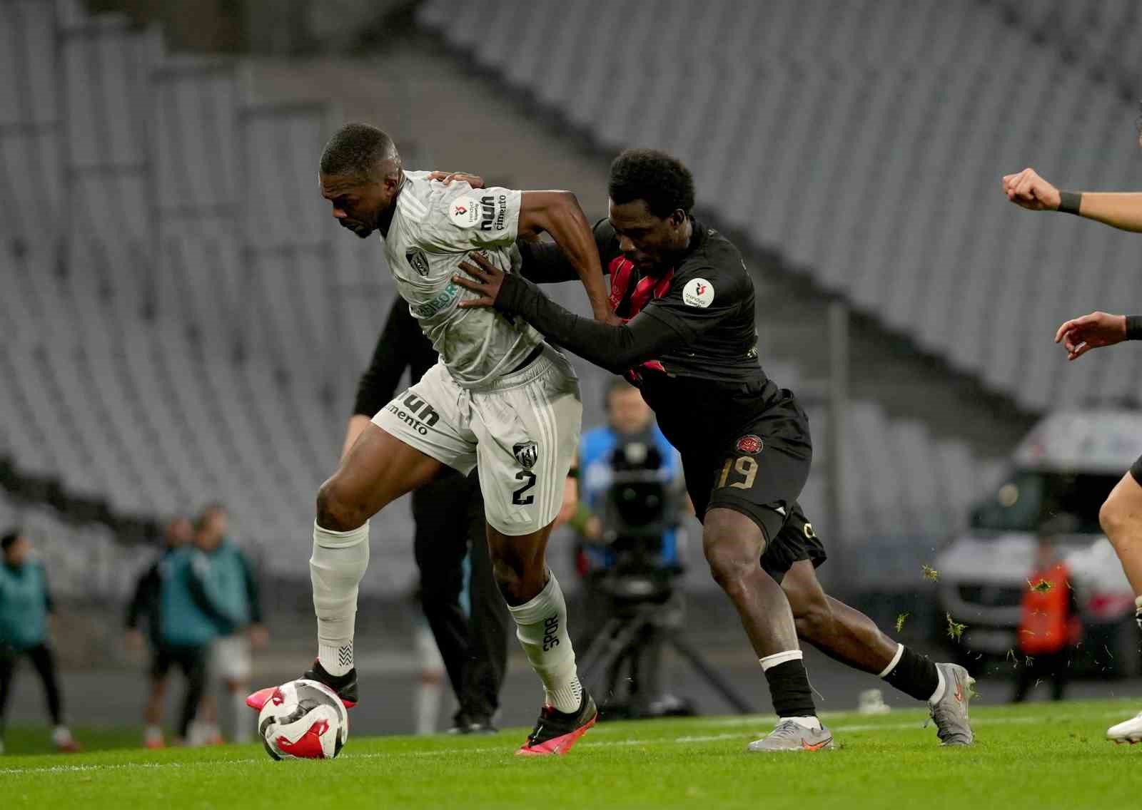 Trendyol Süper Lig: Fatih Karagümrük: 0 - Kocaelispor: 0 (İlk yarı) 14 trendyol super lig fatih karagumruk 0 kocaelispor 0 ilk yari 10 M3JzyBG2