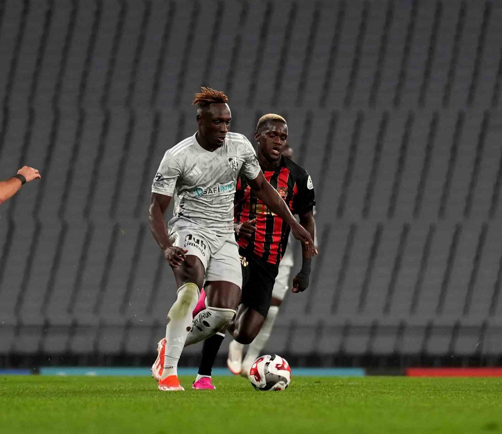 Trendyol Süper Lig: Fatih Karagümrük: 0 - Kocaelispor: 0 (İlk yarı) 19 trendyol super lig fatih karagumruk 0 kocaelispor 0 ilk yari 15 C9BVlAWW