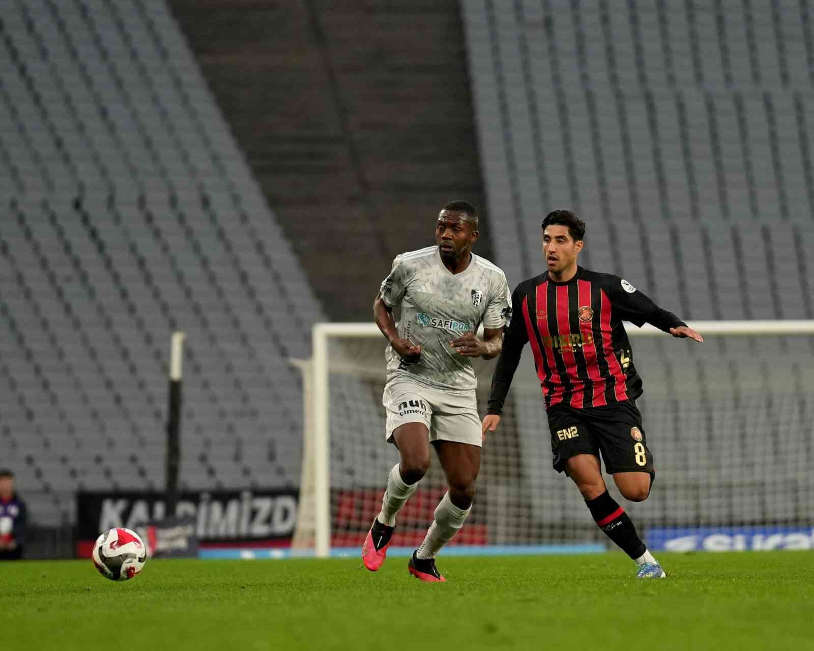 Trendyol Süper Lig: Fatih Karagümrük: 0 - Kocaelispor: 0 (İlk yarı) 8 trendyol super lig fatih karagumruk 0 kocaelispor 0 ilk yari 4 DV9jp8Ms