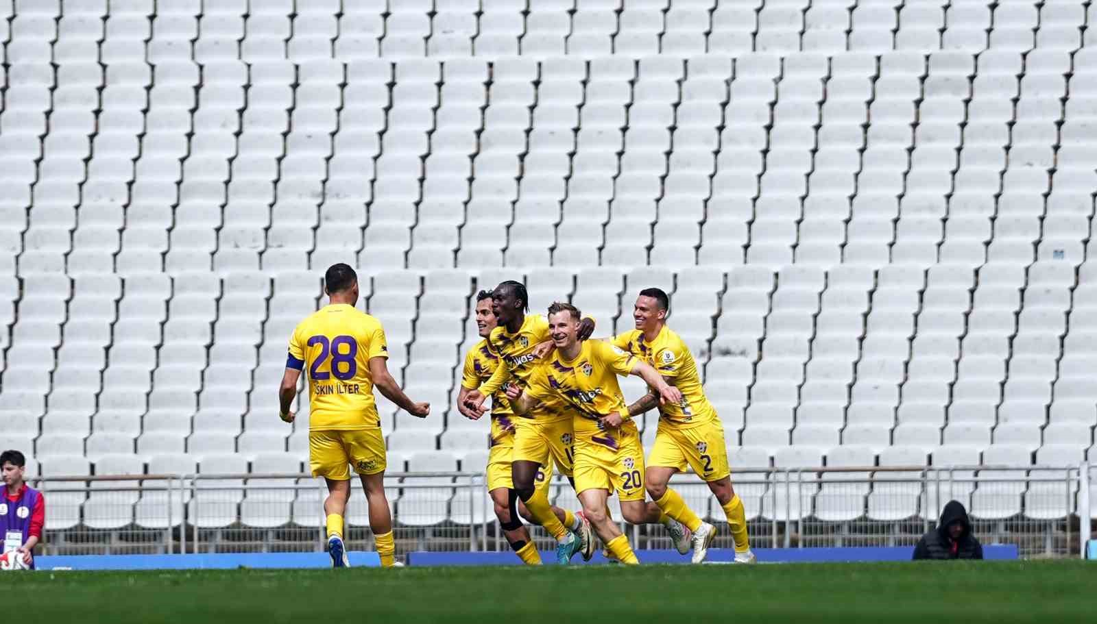 Trendyol Süper Lig: Fatih Karagümrük: 1 - Eyüpspor: 2 (İlk yarı) 7 trendyol super lig fatih karagumruk 1 eyupspor 2 ilk yari 3 JGZOv1p7