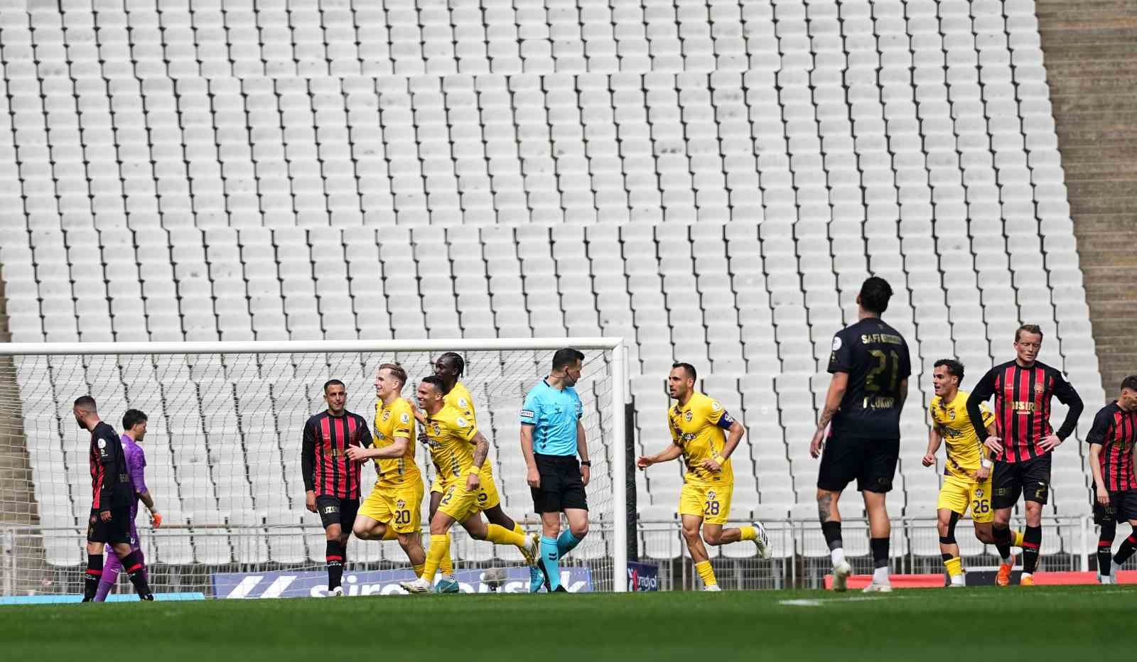 Trendyol Süper Lig: Fatih Karagümrük: 1 - Eyüpspor: 2 (İlk yarı) 9 trendyol super lig fatih karagumruk 1 eyupspor 2 ilk yari 5 XX4mMETr