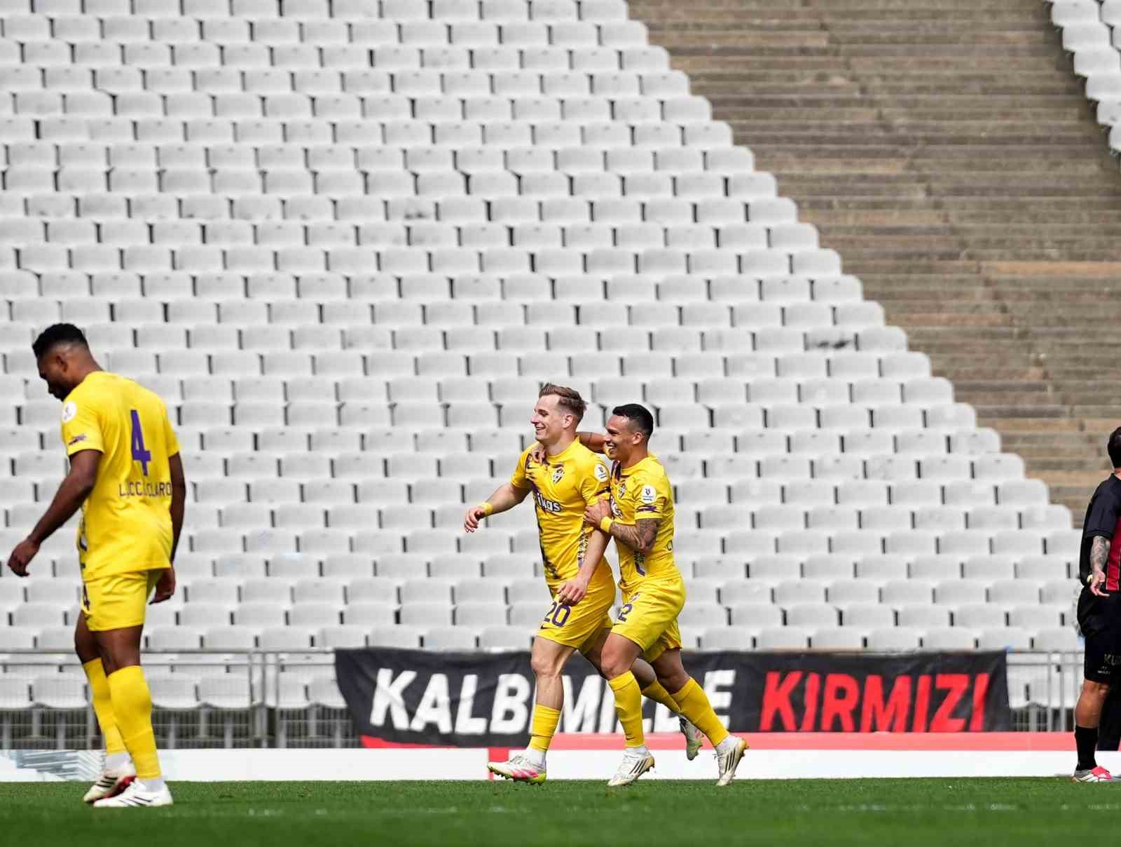 Trendyol Süper Lig: Fatih Karagümrük: 1 - Eyüpspor: 2 (İlk yarı) 11 trendyol super lig fatih karagumruk 1 eyupspor 2 ilk yari 7 kiUX46f3