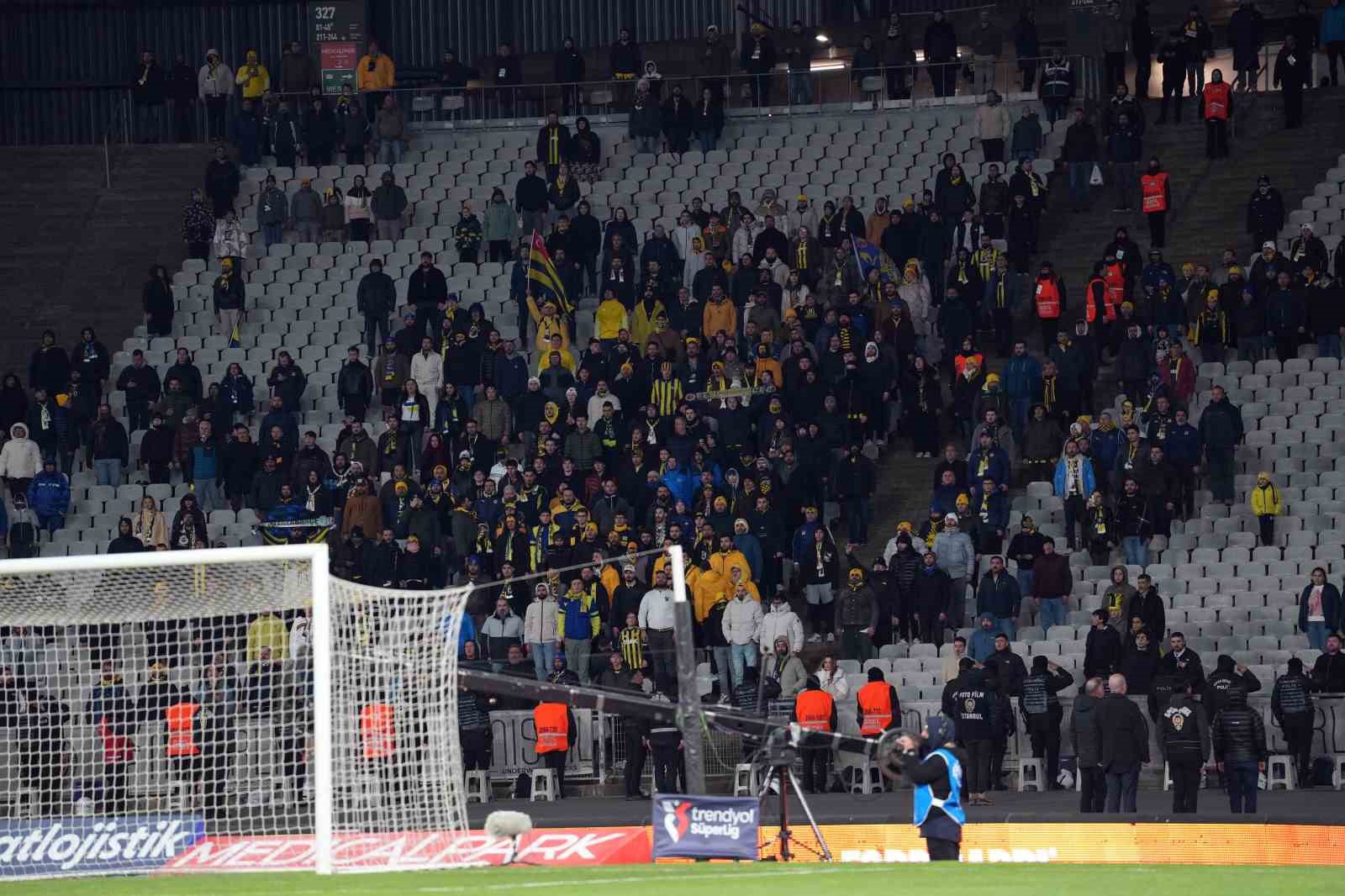 Trendyol Süper Lig: Fatih Karagümrük: 1 - Fenerbahçe: 0 (Maç devam ediyor) 14 trendyol super lig fatih karagumruk 1 fenerbahce 0 mac devam ediyor 10 3Hkt5QBz