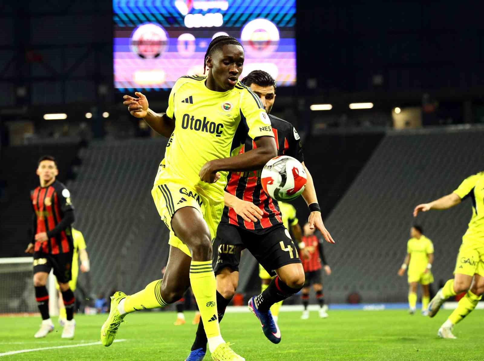 Trendyol Süper Lig: Fatih Karagümrük: 1 - Fenerbahçe: 0 (Maç devam ediyor) 8 trendyol super lig fatih karagumruk 1 fenerbahce 0 mac devam ediyor 4 ODFFqSE6