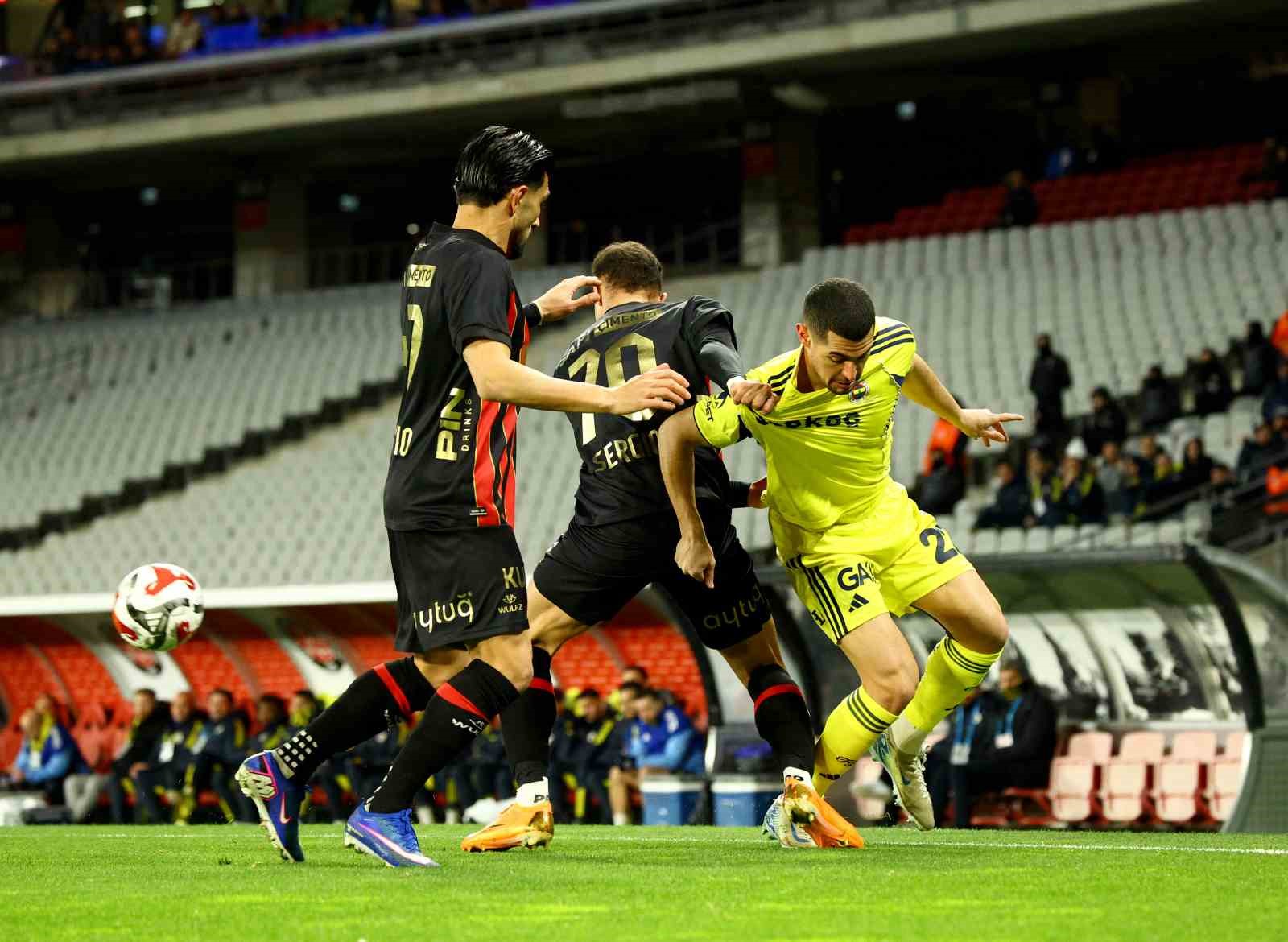 Trendyol Süper Lig: Fatih Karagümrük: 1 - Fenerbahçe: 0 (Maç devam ediyor) 9 trendyol super lig fatih karagumruk 1 fenerbahce 0 mac devam ediyor 5 mkz4iXtf