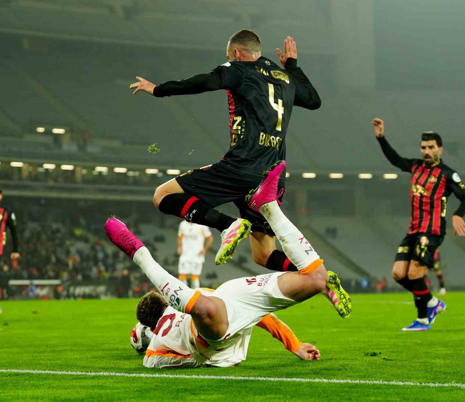trendyol super lig fatih karagumruk 1 galatasaray 1 ilk yari 2 cbI189J1