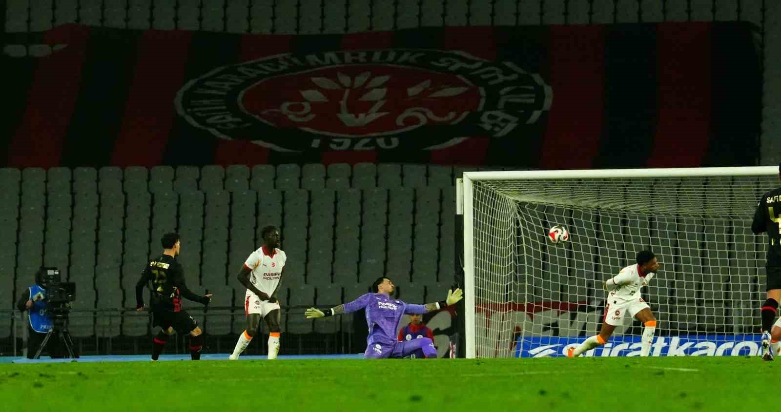 trendyol super lig fatih karagumruk 1 galatasaray 1 ilk yari 4 Ys5anGB4