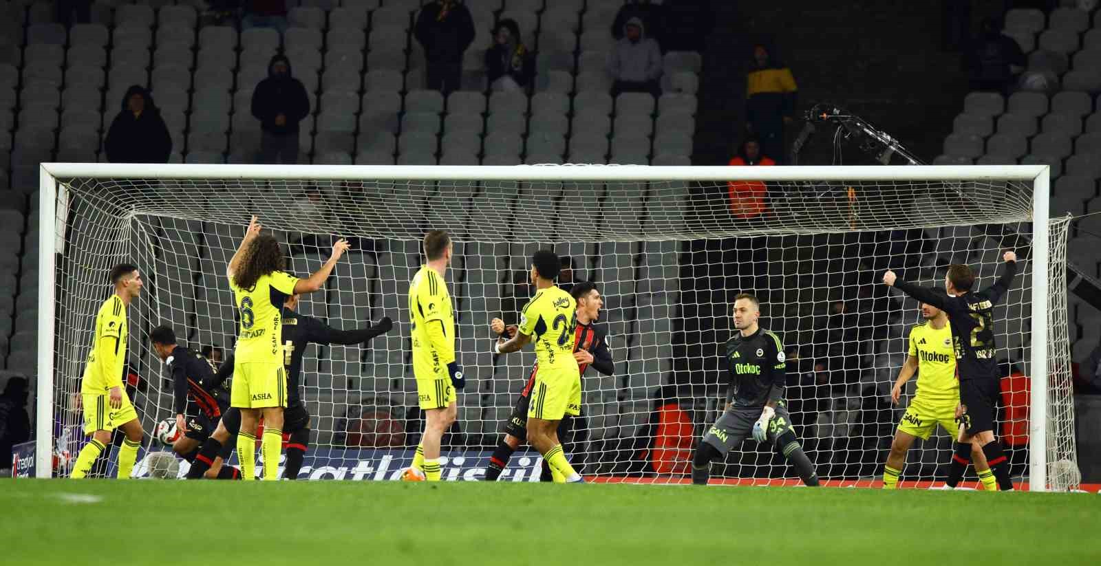 Trendyol Süper Lig: Fatih Karagümrük: 2 - Fenerbahçe: 0 (İlk yarı) 19 trendyol super lig fatih karagumruk 2 fenerbahce 0 ilk yari 15 zdgeIDlk
