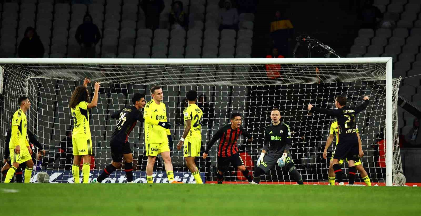 Trendyol Süper Lig: Fatih Karagümrük: 2 - Fenerbahçe: 0 (İlk yarı) 20 trendyol super lig fatih karagumruk 2 fenerbahce 0 ilk yari 16 GQzapAEb