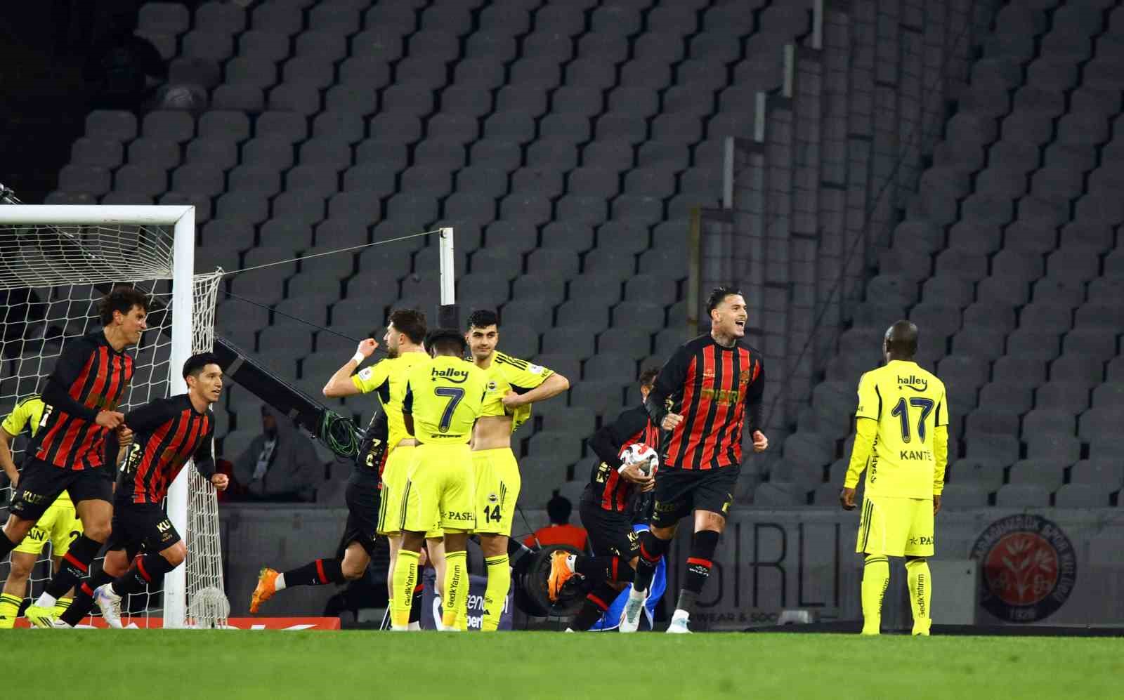 Trendyol Süper Lig: Fatih Karagümrük: 2 - Fenerbahçe: 0 (İlk yarı) 22 trendyol super lig fatih karagumruk 2 fenerbahce 0 ilk yari 18