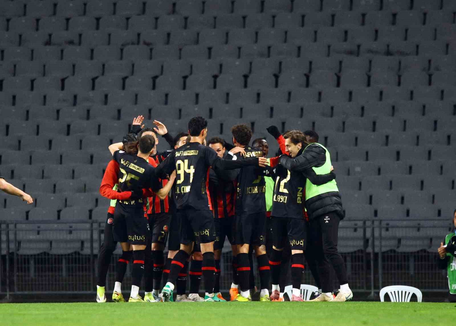 Trendyol Süper Lig: Fatih Karagümrük: 2 - Fenerbahçe: 0 (İlk yarı) 27 trendyol super lig fatih karagumruk 2 fenerbahce 0 ilk yari 23 ce1IcEyn