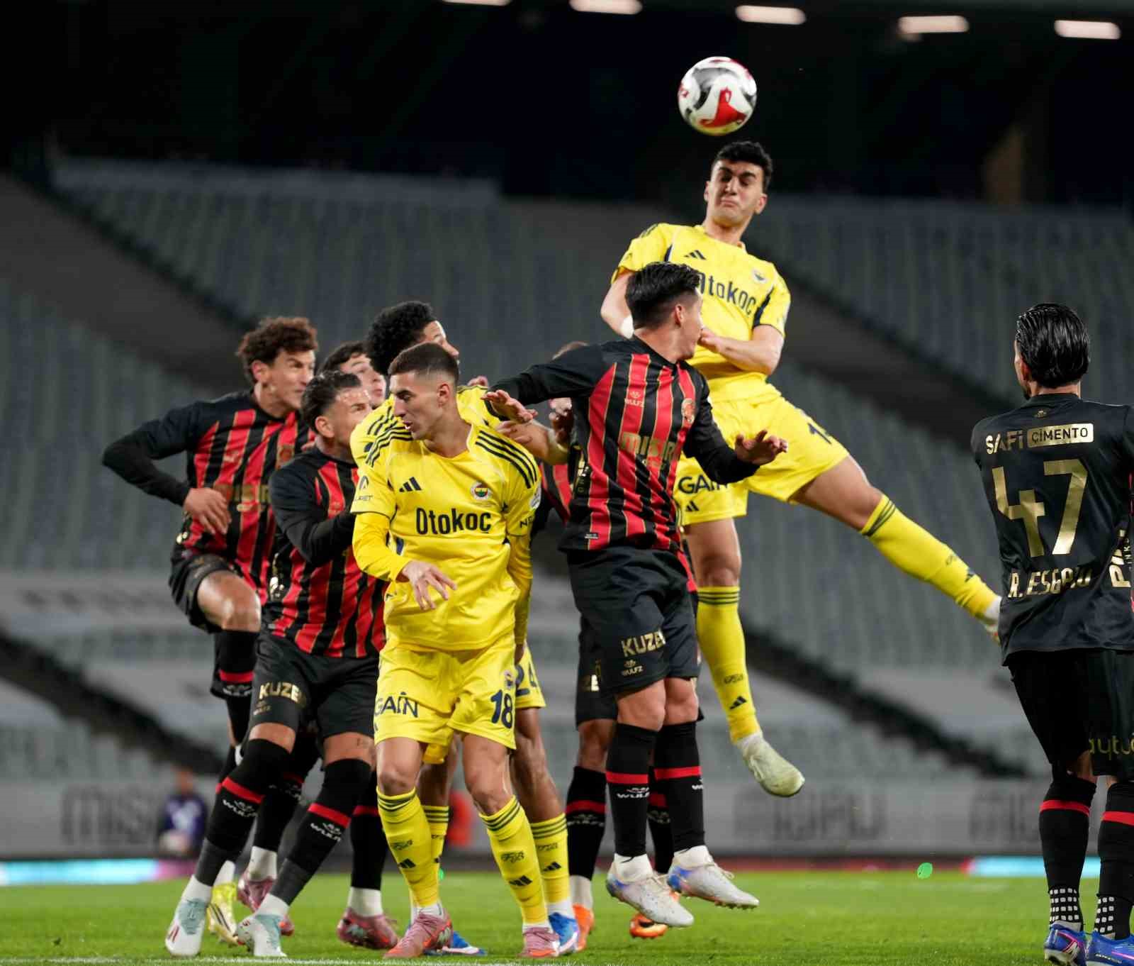 Trendyol Süper Lig: Fatih Karagümrük: 2 - Fenerbahçe: 0 (İlk yarı) 31 trendyol super lig fatih karagumruk 2 fenerbahce 0 ilk yari 27 ZY5g8HR3