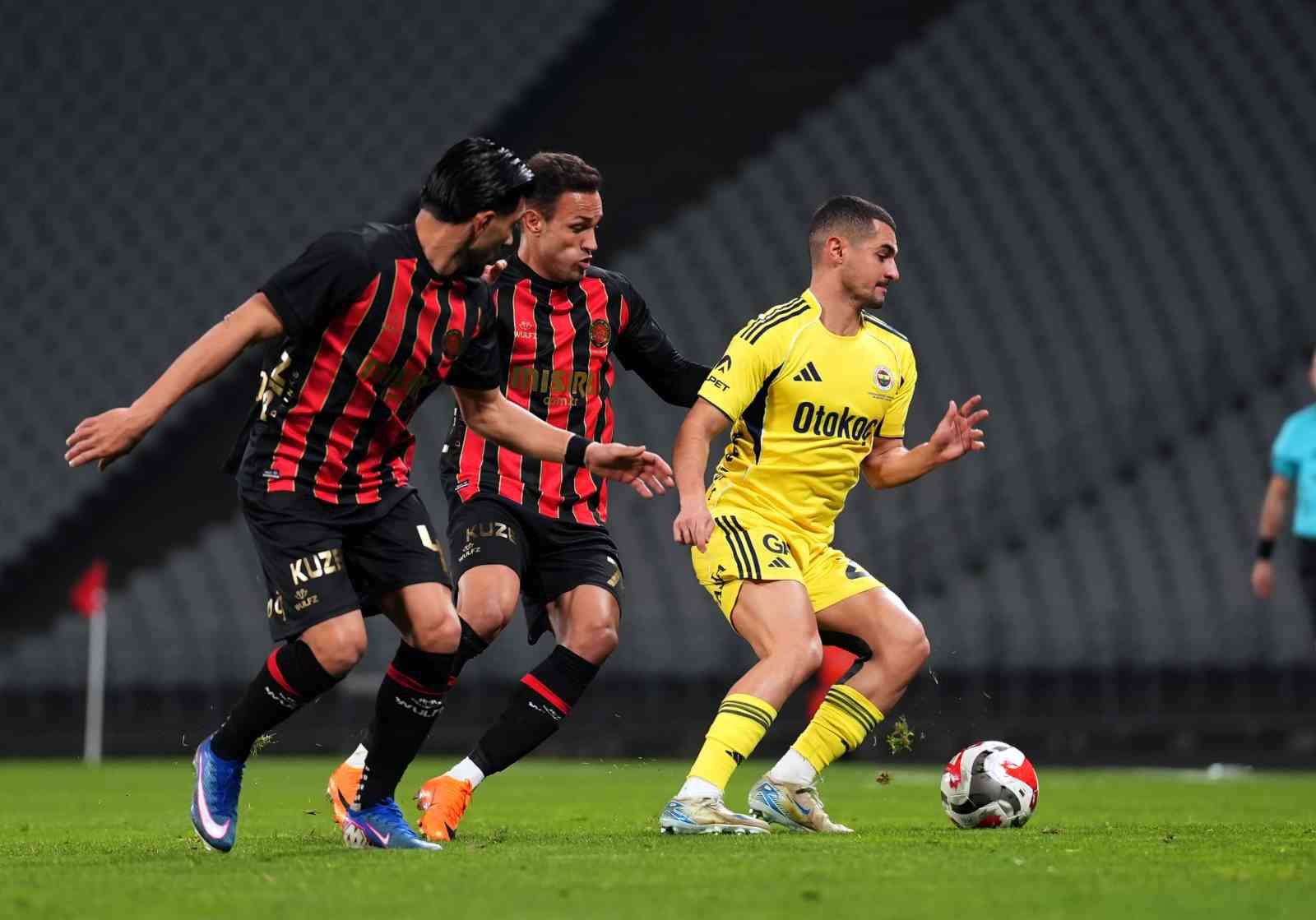 Trendyol Süper Lig: Fatih Karagümrük: 2 - Fenerbahçe: 0 (İlk yarı) 33 trendyol super lig fatih karagumruk 2 fenerbahce 0 ilk yari 29 UdwcUsE1