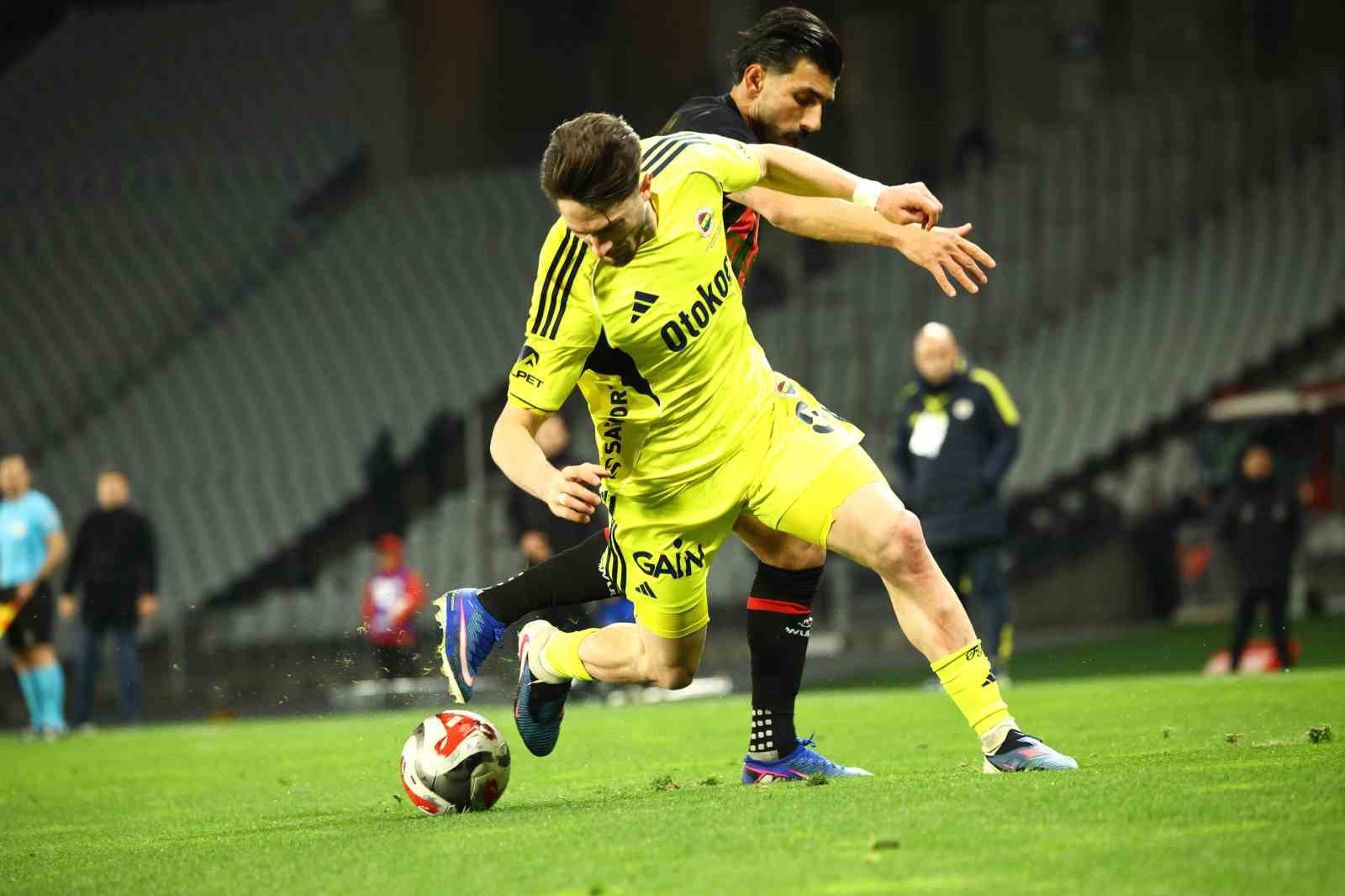 Trendyol Süper Lig: Fatih Karagümrük: 2 - Fenerbahçe: 0 (İlk yarı) 7 trendyol super lig fatih karagumruk 2 fenerbahce 0 ilk yari 3 SAAWTr5z