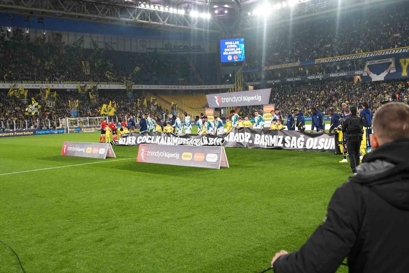Trendyol Süper Lig: Fenerbahçe: 0 - Çaykur Rizespor: 0 (Maç devam ediyor) 20 trendyol super lig fenerbahce 0 caykur rizespor 0 mac devam ediyor 16 u7e4dkF9