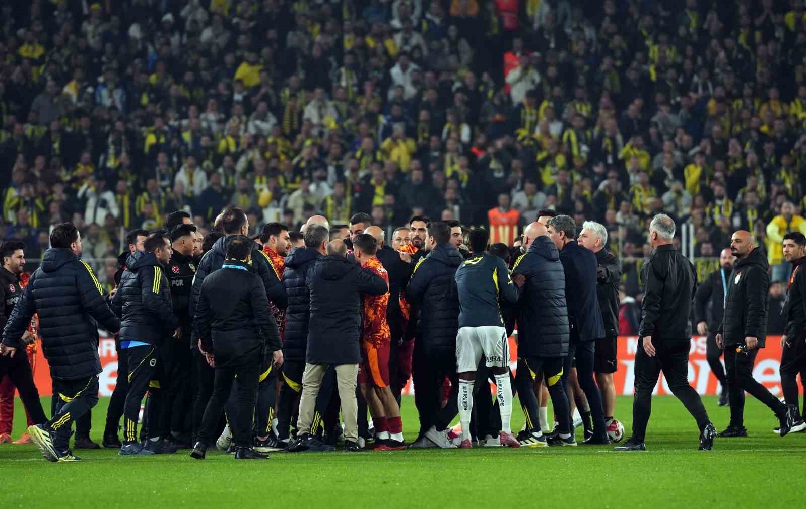 trendyol super lig fenerbahce 0 galatasaray 0 mac devam ediyor 10 eH7FUPia