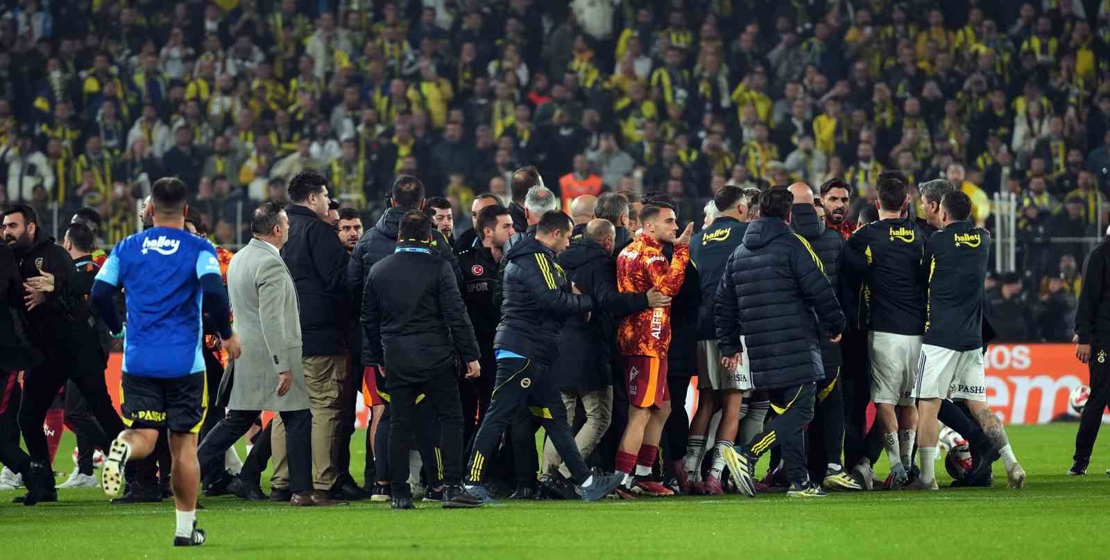 trendyol super lig fenerbahce 0 galatasaray 0 mac devam ediyor 11