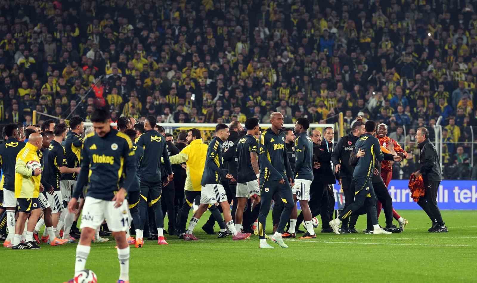 trendyol super lig fenerbahce 0 galatasaray 0 mac devam ediyor 15