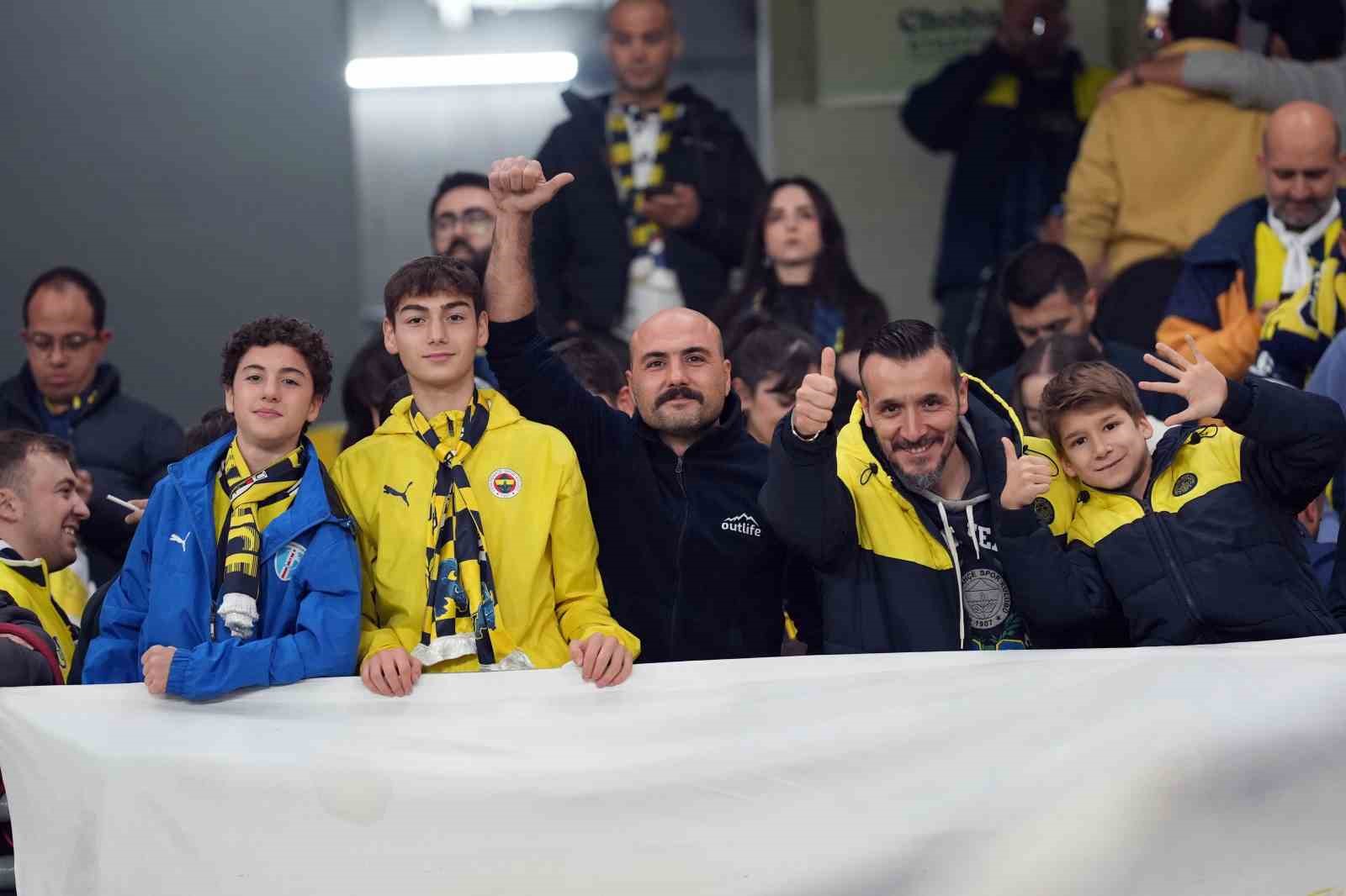 trendyol super lig fenerbahce 0 galatasaray 0 mac devam ediyor 2 kmWPCbmm