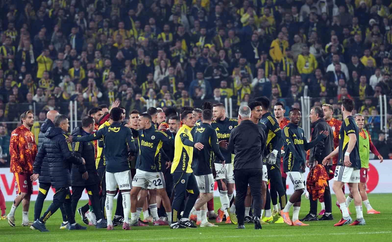 trendyol super lig fenerbahce 0 galatasaray 0 mac devam ediyor 6 R1bJA8b7