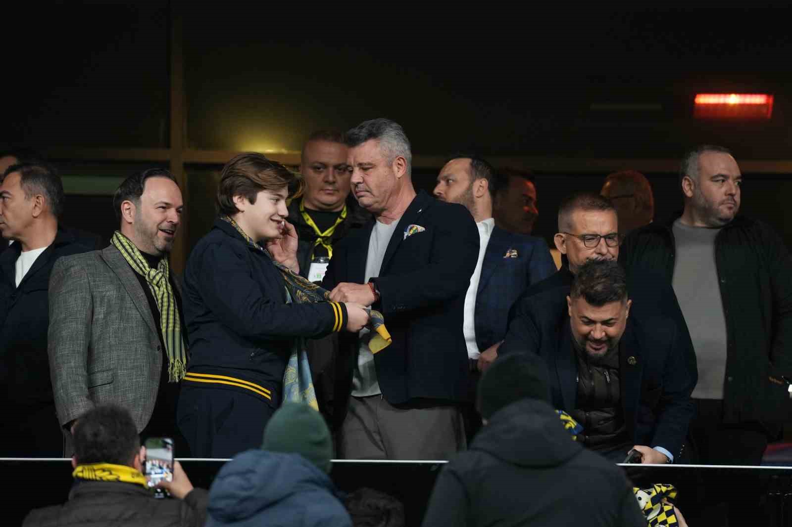 trendyol super lig fenerbahce 0 gaziantep fk 0 mac devam ediyor 1 7NcNa7lg