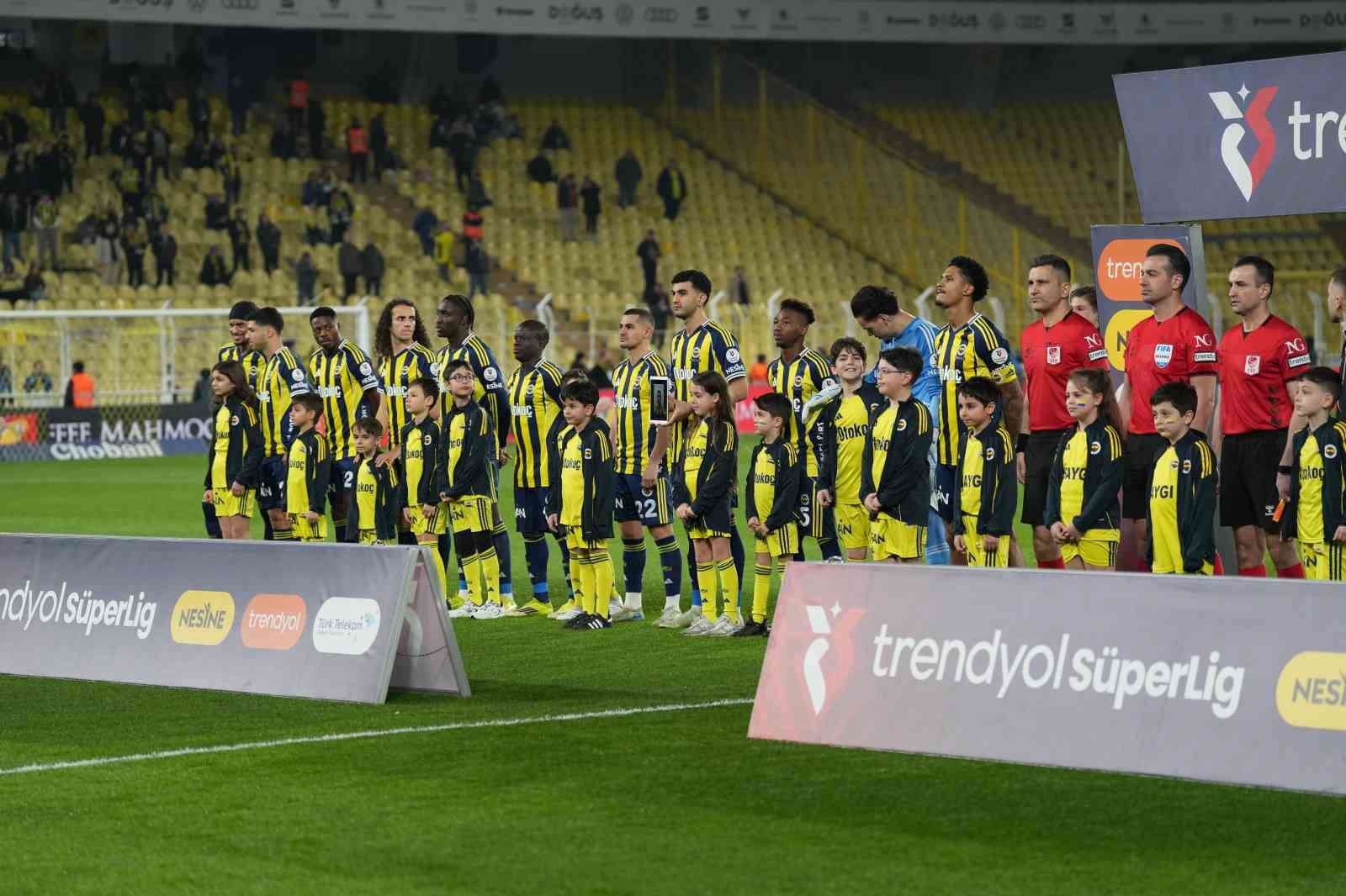 trendyol super lig fenerbahce 0 gaziantep fk 0 mac devam ediyor 5 E3ml9Taz